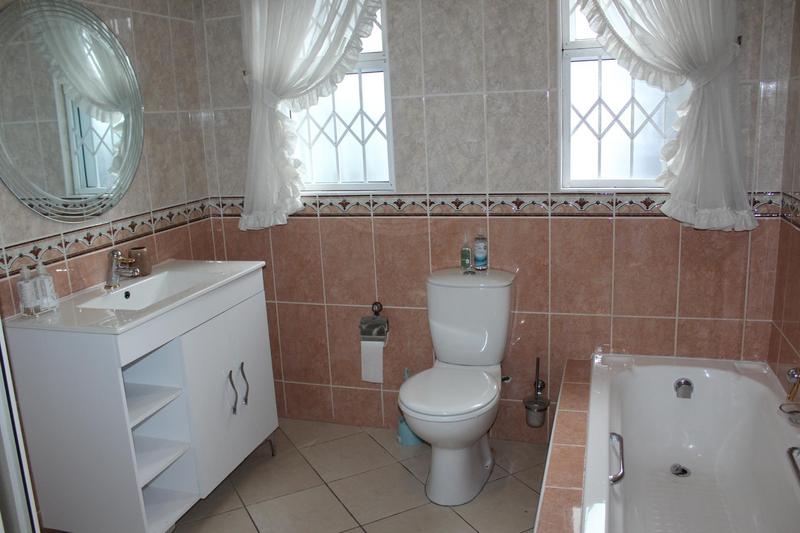 To Let 2 Bedroom Property for Rent in Avondale Western Cape